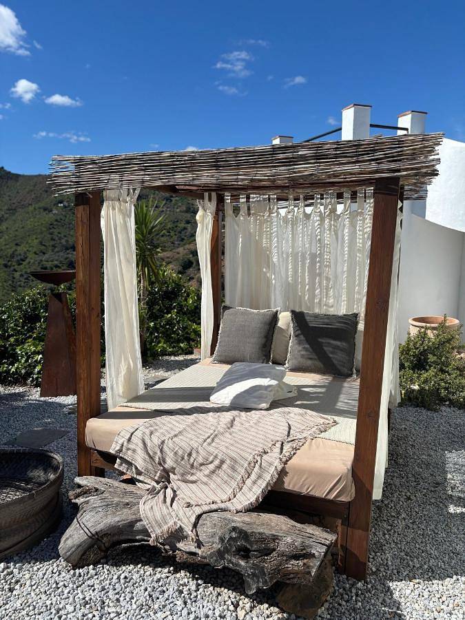 Casa rural para 2 personas, con Jacuzzi y Terraza además de Jardín y Piscina en Comares - 4