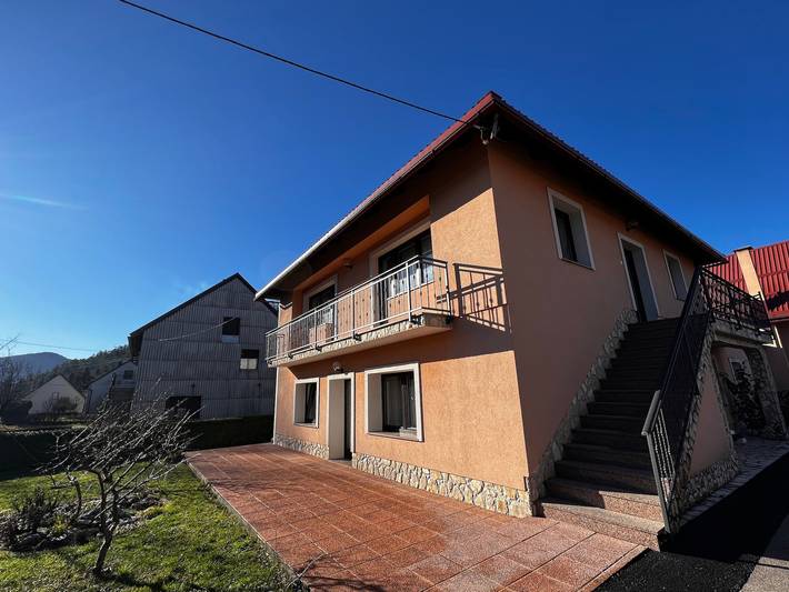 Ganze Wohnung, 2-Zimmer-Ferienwohnung mit Terrasse Lič, Gorski kotar -a in Fuzine, Primorje-Gorski Kotar