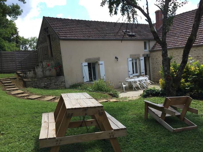 Maison familiale près de Vézelay, animaux admis, grand jardin in Tharoiseau, Parc naturel régional du Morvan