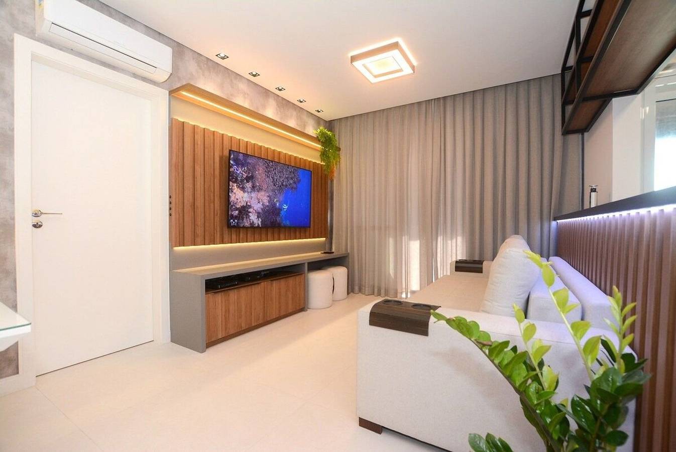 Entire apartment, Apto 100m da Praia Com Piscina Aquecida e Lazer in Cachoeira do Bom Jesus, Canasvieiras