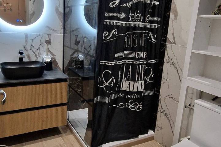 Appartement entier, Studio Chic & Design 3 personnes proche du centre ville de Thonon-Les-Bains in Thonon-les-Bains, Région de Thonon-les-Bains