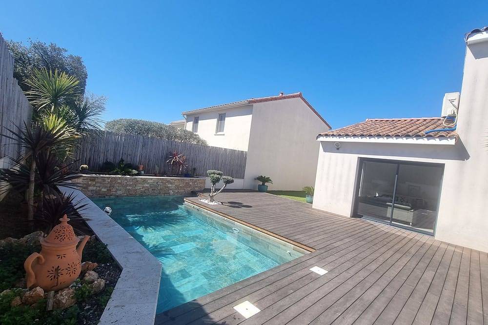 Charming villa with a pool near the beaches. in Cournonsec, Costa mediterránea (Francia)