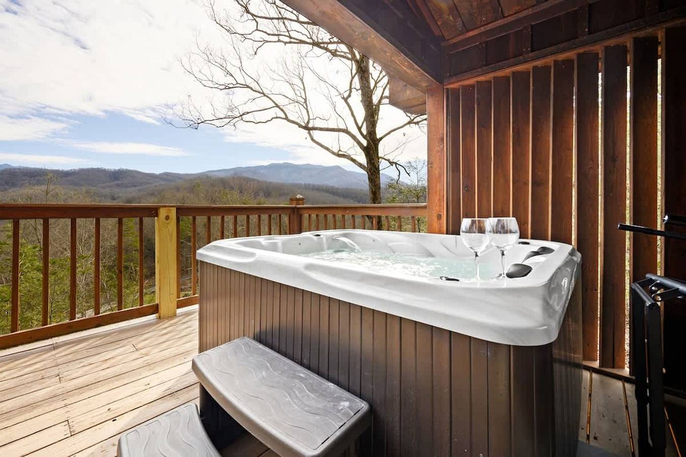 Apartamento inteiro, Great View  Location  Studio Log Cabin  Hot Tub in Gatlinburg, Condado de Sevier