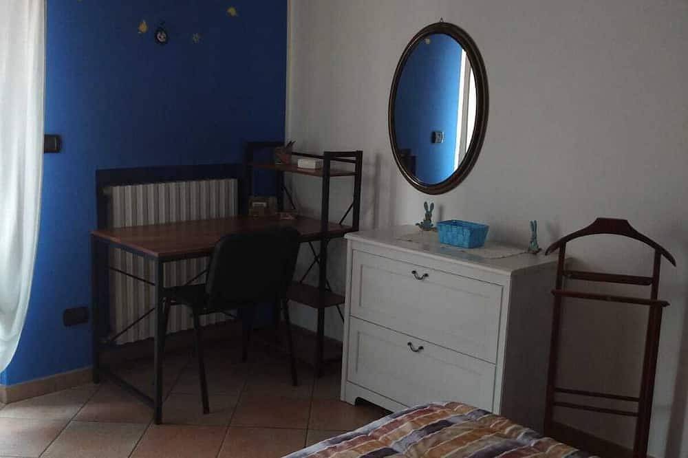 Entire apartment, Lovely Ada House in Bollate, Milan Province