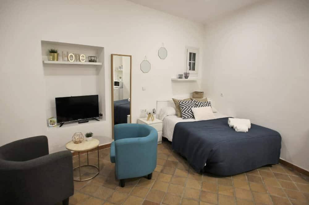 Apartamento entero, Estudio económico y acogedor terraza compartida - Centro - in Casco Antiguo, Sevilla