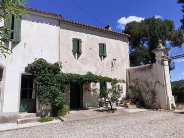 Gîte pour 5 personnes, avec terrasse à Quarante