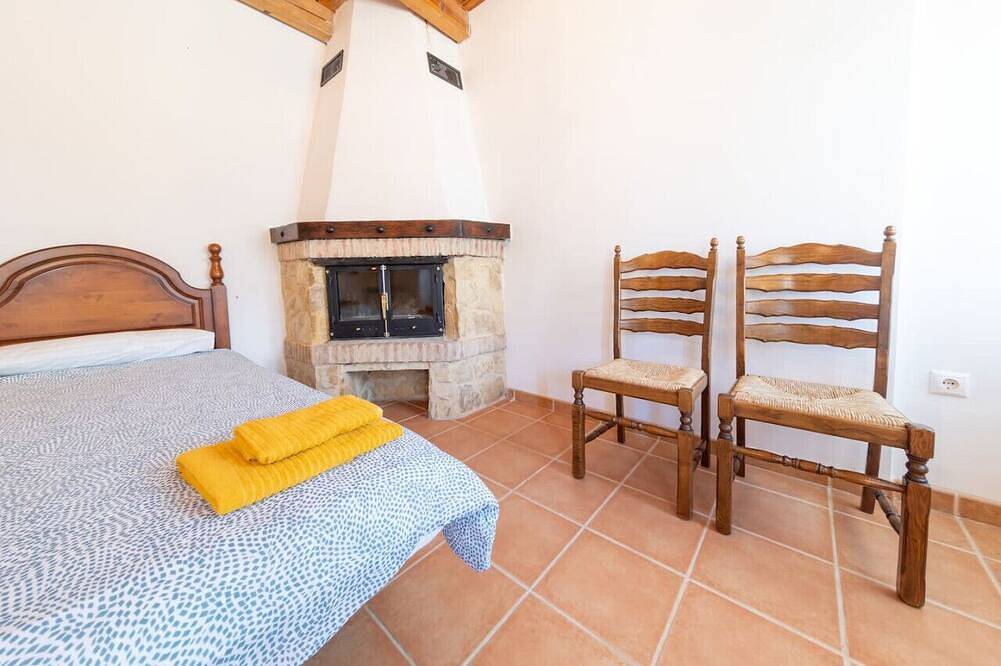 Two-Story Rural Home in Soria -with Bbq & Gameroom in Provincia de Soria