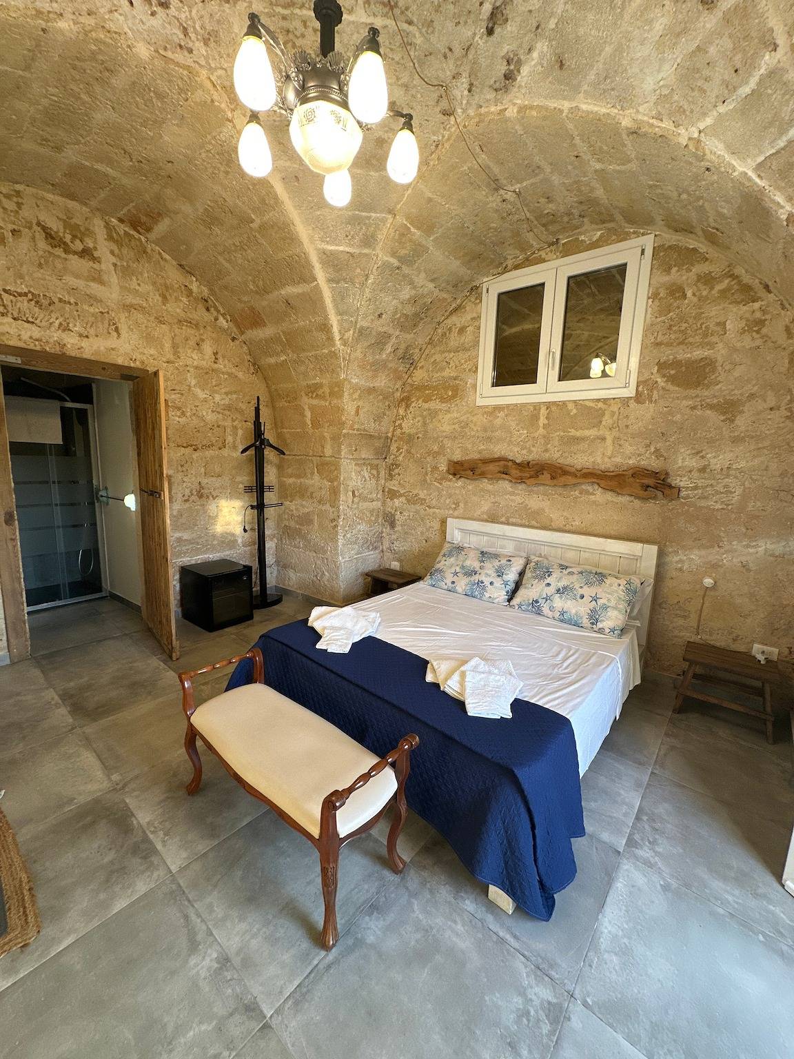 Chambre « Masseria Le Dimore, Stanza 5 » avec piscine partagée, Wi-Fi et climatisation in Baia Verde, Golfe de Tarente