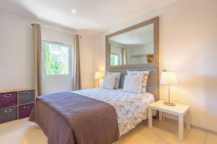Private Pool, Air Conditioning & Provençal Charm in La Crau, Mediterranean Coast (France)