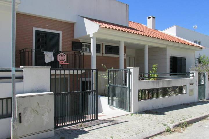 Casa de férias para 3 pessoas, com vista e terraço em Corroios