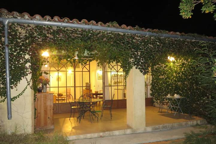 Location de vacances pour 6 personnes, avec terrasse et jardin en Corse