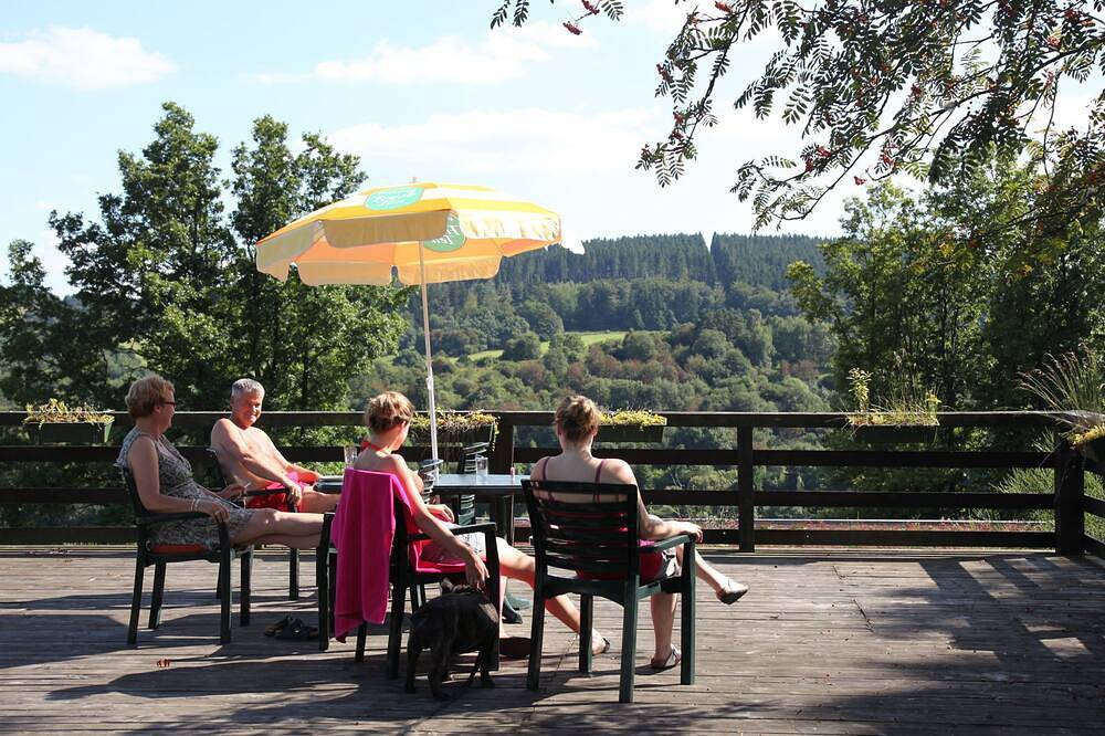 Bungalow aan het stuwmeer in de Eifel in Kronenburg, Dahlem