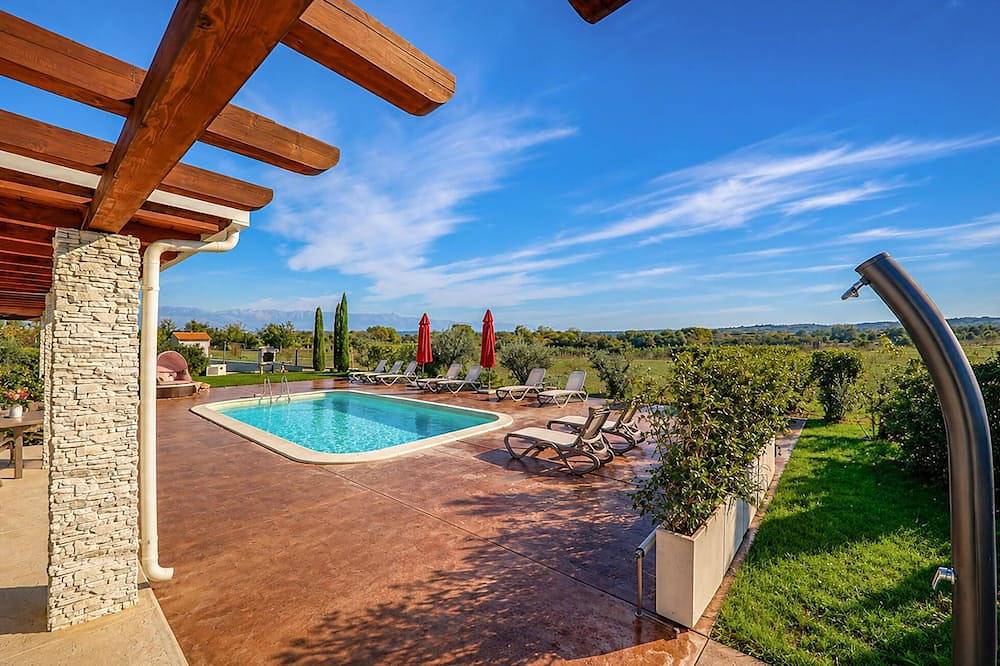 Stunning home in Zerava in Nin, Zadar