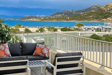 Gîte pour 4 personnes, avec terrasse à Lumio