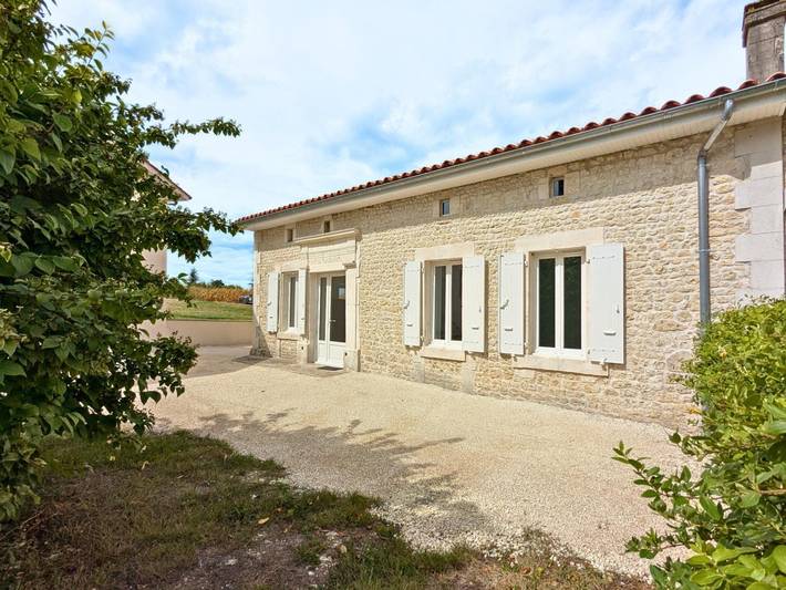 Gîte pour 6 personnes, avec jardin à Challignac