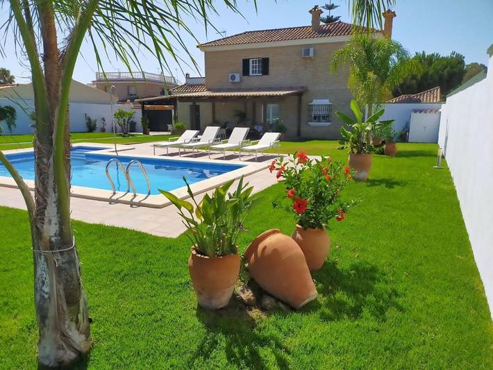 Chalet para 8 personas, con Balcón y Terraza además de Jardín y Piscina en El Puerto de Santa María