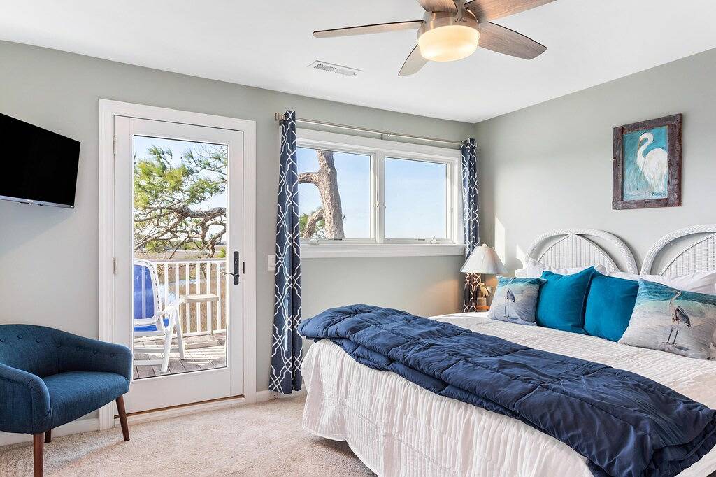 Beautiful Marsh & Golf view. Walking distance to the beach & Conference Center. in Wild Dunes, Isle of Palms