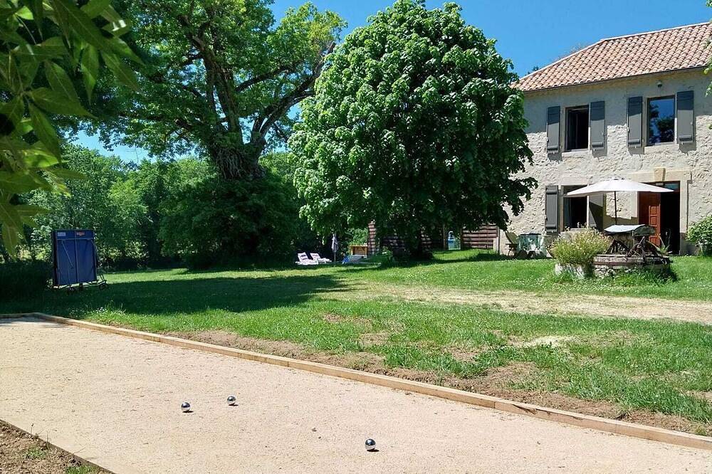 Le Gîte Pouget est situé à 2km du village médiéval de Montréal du Gers. in Montréal (Gers), Gers