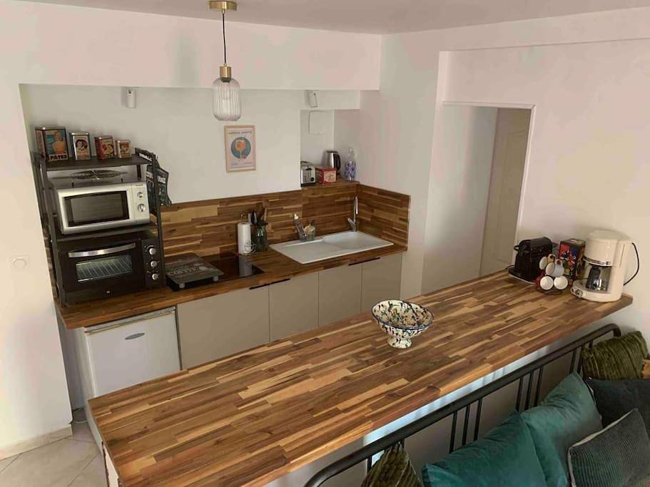 Appartement entier, One-Bedroom Apartment in Remoulins, Région de Nîmes