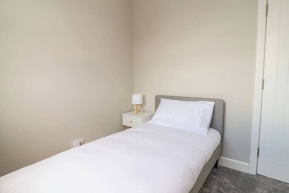 Number 7, pet friendly, with a garden in Southport in Southport (Merseyside), Merseyside