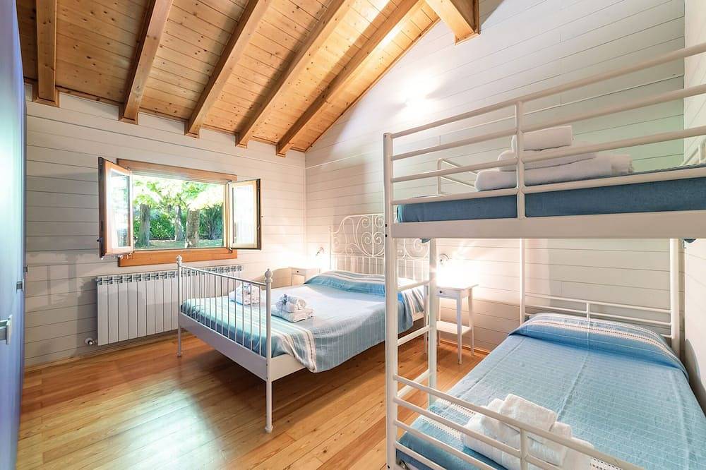 Villa with large garden and swimming pool in Civitella del Tronto, Teramo Province