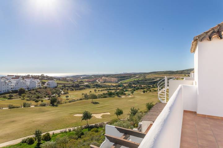 Apartamento para 4 personas, con vistas además de terraza y piscina para niños en Valle Romano