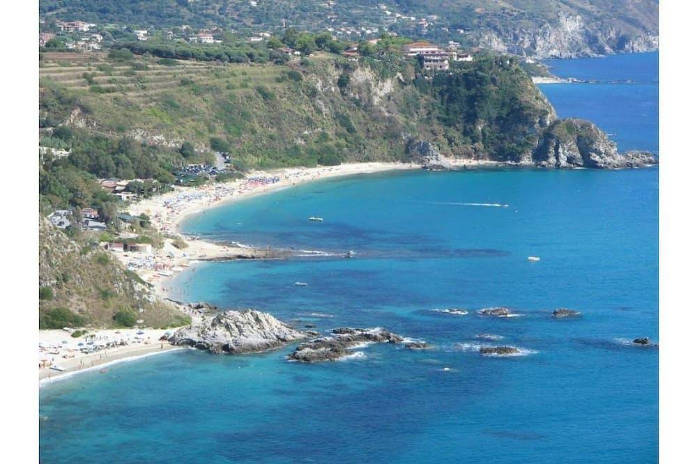 Fondaco del Capo. Case Vacanze 2 in Faro Capo Vaticano, Provincia de Vibo Valentia