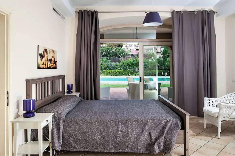 Villa Mareneve, luxe villa met privézwembad, uitzicht op de Etna en de zee in Santa Venerina, Etna