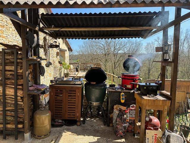 Location de vacances pour 2 personnes, avec Terrasse et Jardin ainsi que Piscine et Vue à Saint-Jean-de-Côle - 2