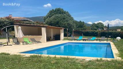 Gîte pour 4 personnes, avec jardin ainsi que vue et piscine à Peri