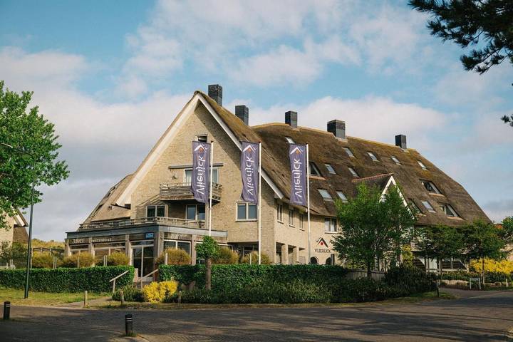 Vakantiewoning voor 4 personen, with Terras and Whirlpool as well as Tuin and Zwembad op Vlieland