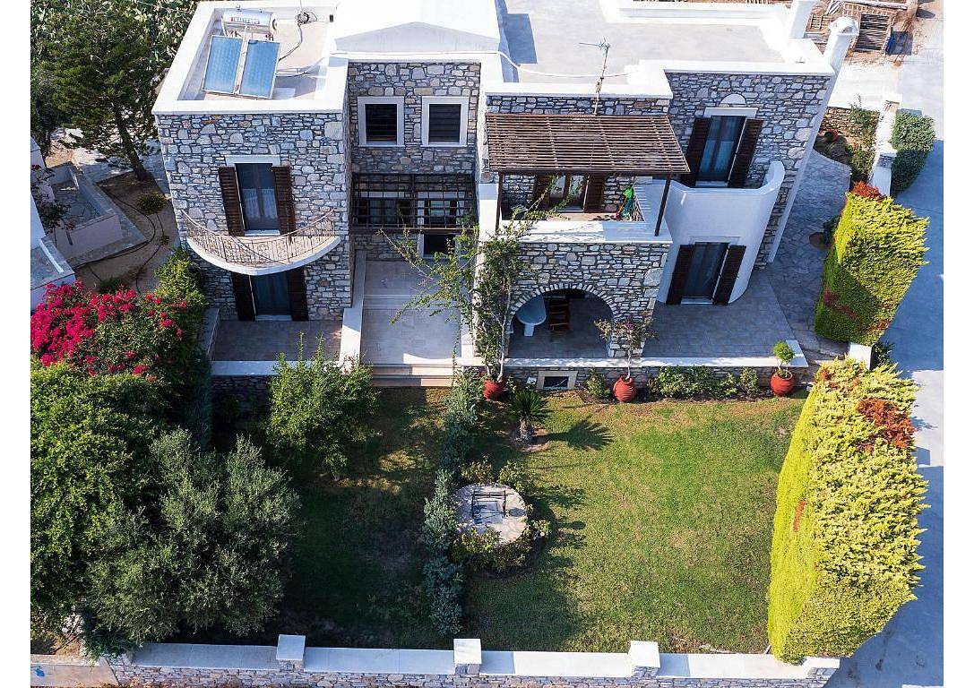 Country House 'Villa Kaly' with Private Terrace, Wi-Fi and Air Conditioning in Agia Anna, Cyclades