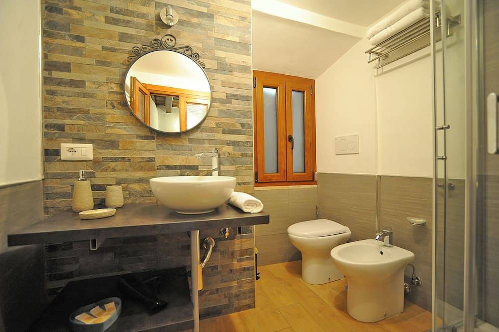 Entire apartment, La Corte di Gresi - Holiday home in the heart of medieval Tivoli in Tivoli, Rome Province