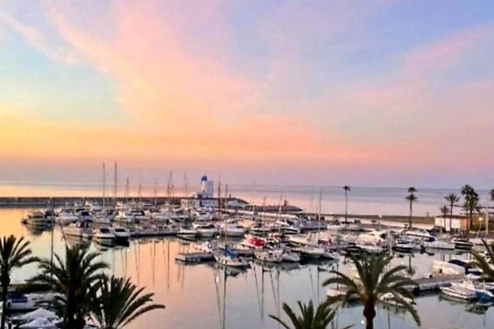 Appartement entier, 🌴 **Luxury Coastal Getaway – 2 Bed, 2 Bath Apartment with Pool Views** 🌴 in Sabinillas, Manilva
