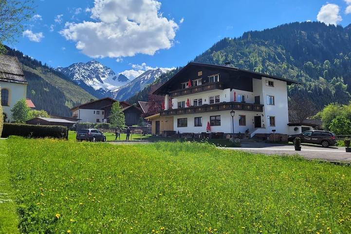 Ferienwohnung für 3 Personen, mit Garten und Balkon, mit Haustier in Bichlbach