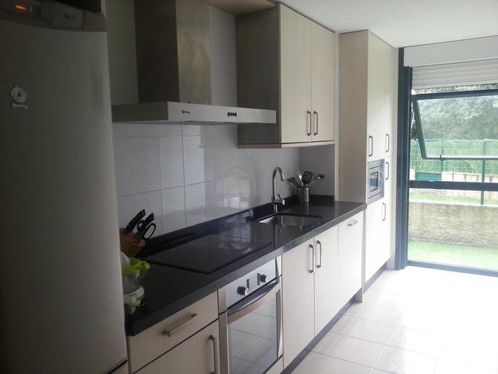 Gîte pour 4 personnes, avec terrasse ainsi que piscine et jardin à Ares - 3