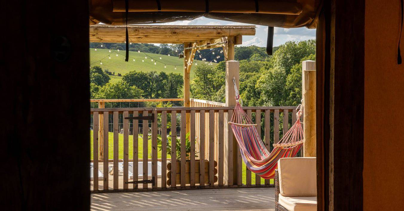 Luxury Safari Lodge-Sleeps 4/6-Deer Park-Dogs Ok in Zeal Monachorum, Devon