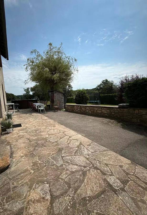 Location de vacances pour 10 personnes, avec terrasse, animaux acceptés à Bourg-Lastic - 3