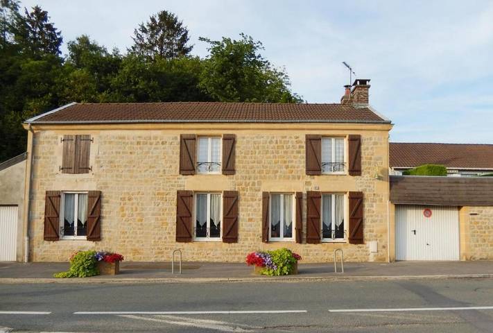 Location de vacances pour 2 personnes, avec terrasse dans Lumes
