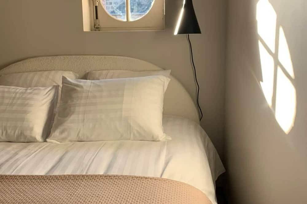 Entire apartment, Gite for 2 people in Eu - Small pavilion of the O Dela De L'O guest house, 64 in Eu, Dieppe region