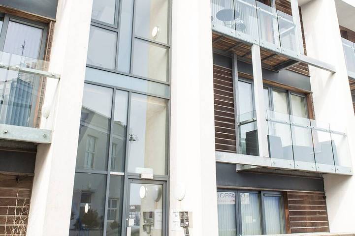 Apartment for 6 people, with balcony and hot tub in Plymouth