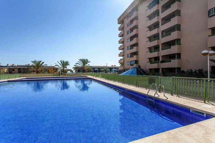 Apartamento para 4 personas, con Terraza además de Piscina y Vistas en Patacona
