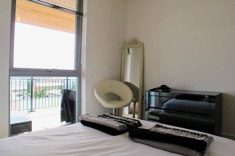 Entire apartment, A modern serviced apartment and self-catering holiday accommodation in Plymouth, South West England