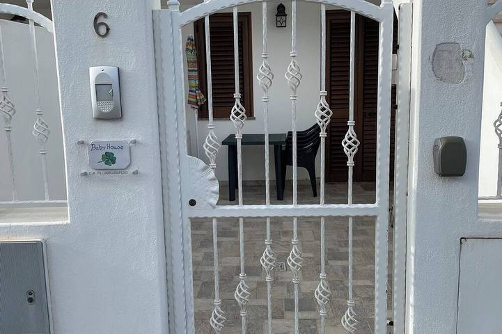 Appartamento intero, Baby House - bilo con cortile indipendente/apartment with private area<br>Iun in Spiaggia Sotto Torre, Calasetta