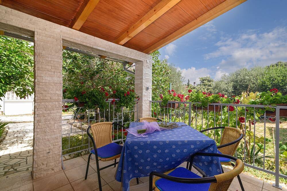 Ganze Wohnung, Studio Appartement mit Terrasse Kavran, Marcana in Marčana, Südküste Istrien