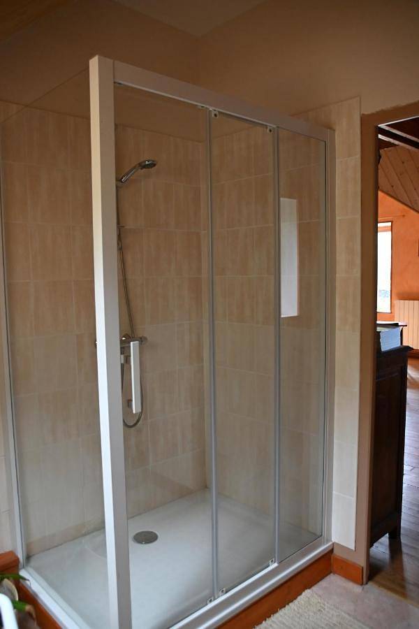 Location de vacances pour 3 personnes, avec jardin ainsi que terrasse et vue à Égliseneuve-d'Entraigues - 2
