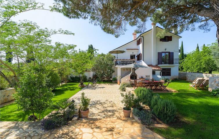 A solo 2 km de la playa: moderno apartamento con terraza y comodidades in Rovinj (Istria), Rovinj