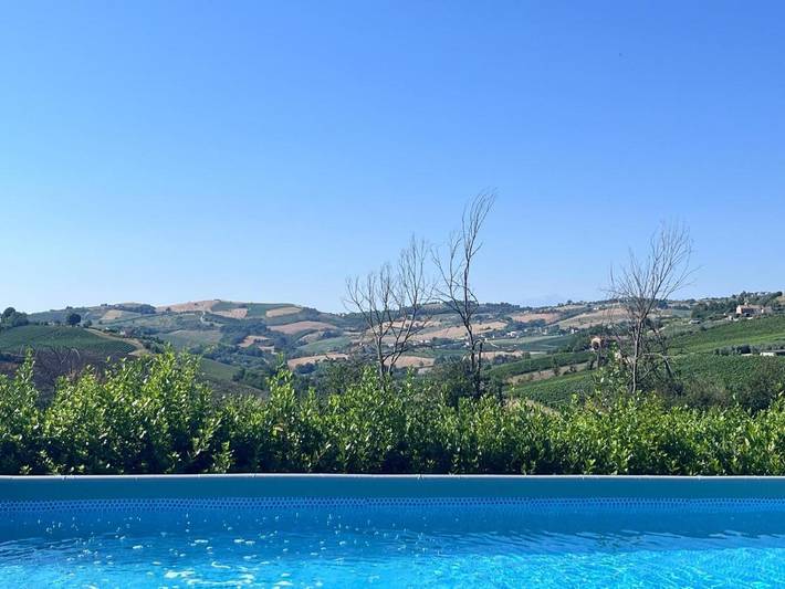 Agriturismo per 4 persone, con giardino e piscina nonché panorama, con animali domestici in Provincia di Ascoli Piceno