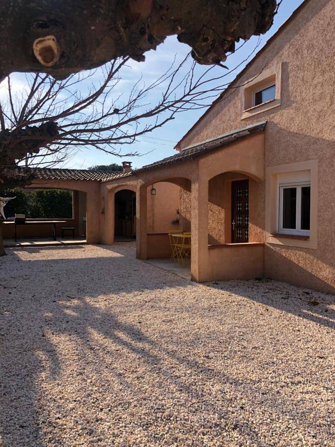 Location de vacances pour 4 personnes, avec Terrasse et Jardin ainsi que Piscine et Vue à Passa