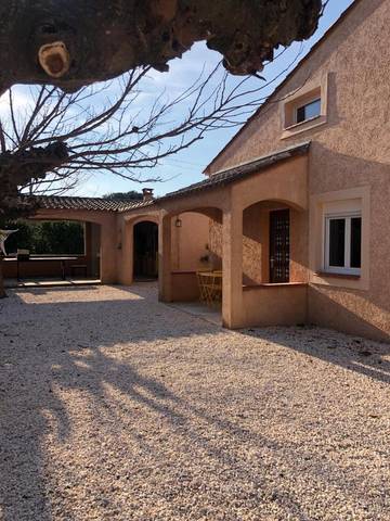 Gîte pour 4 personnes, avec vue ainsi que jardin et piscine à Passa